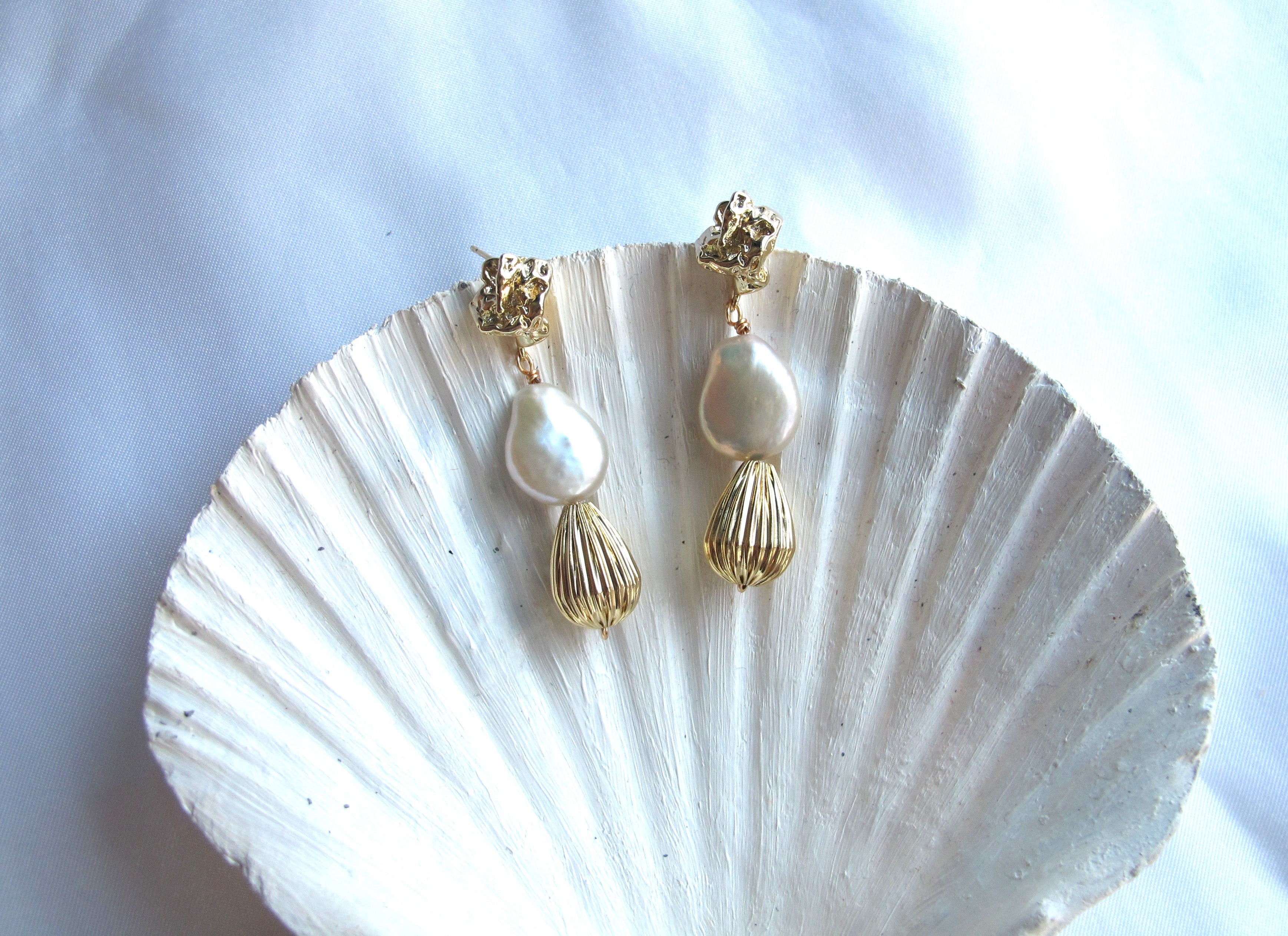 Fresh water pearls with 14k gold filled earrings – Munich