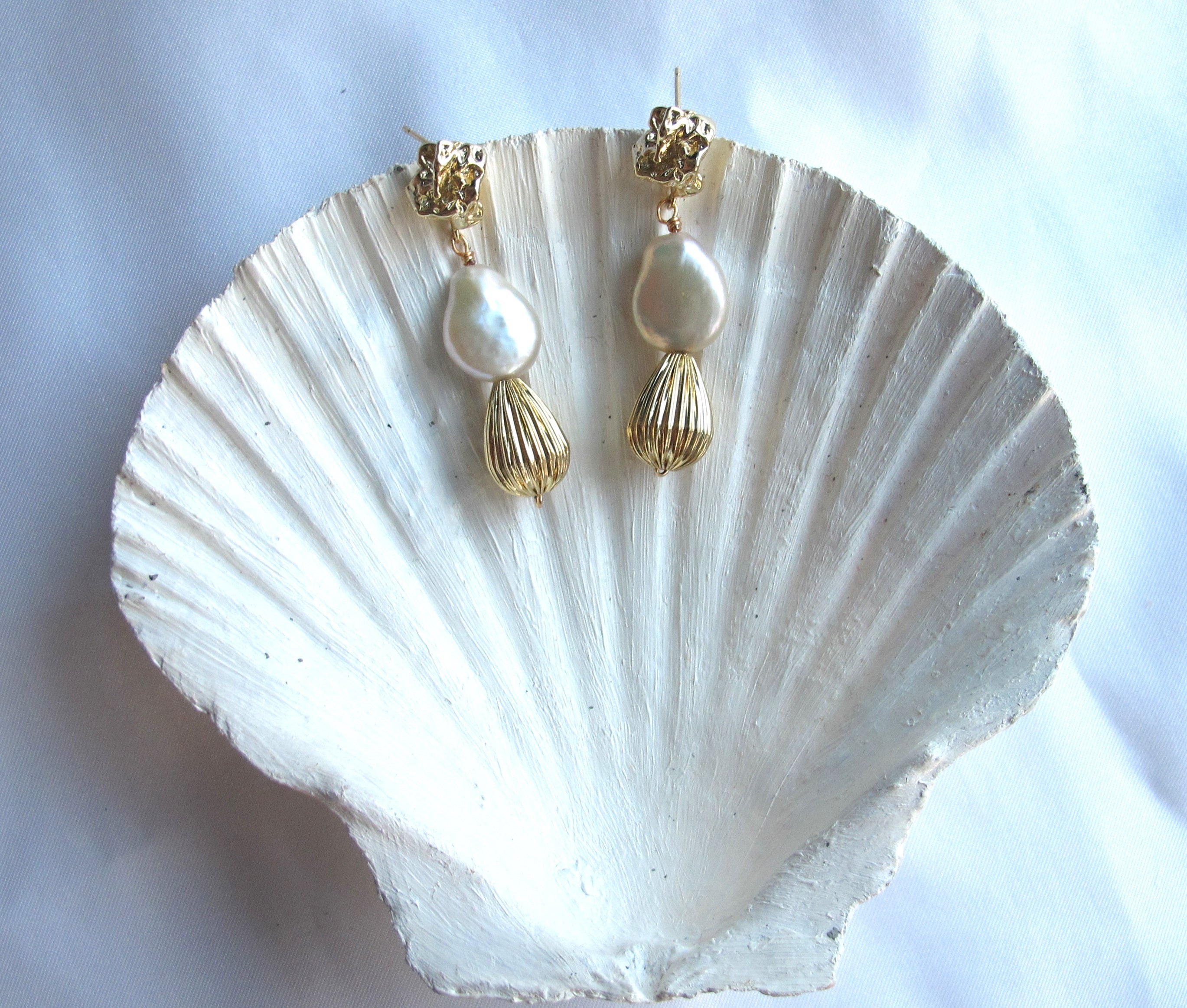 Fresh water pearls with 14k gold filled earrings – Munich