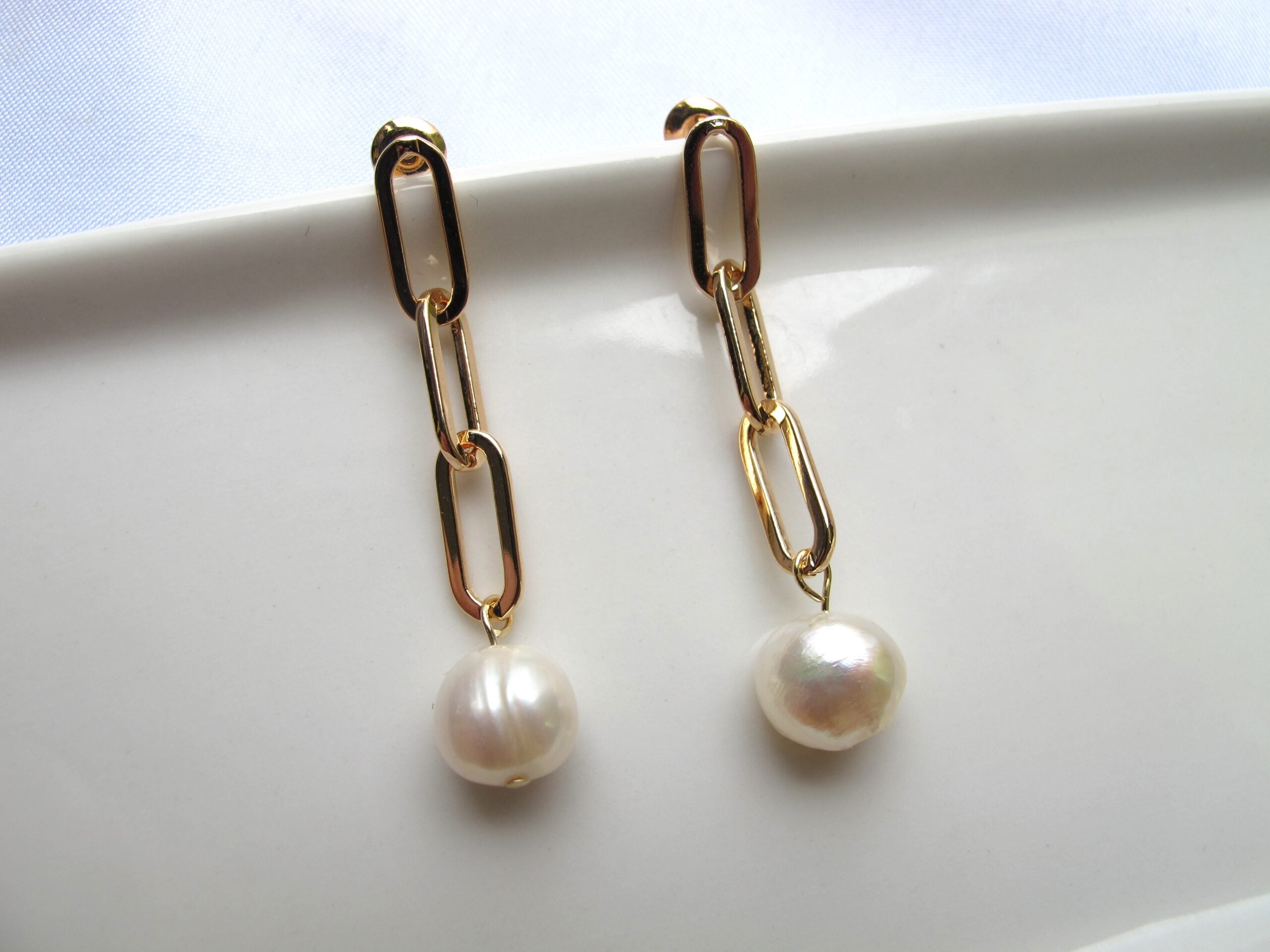 Chain earrings with fresh water pearls – Delhi