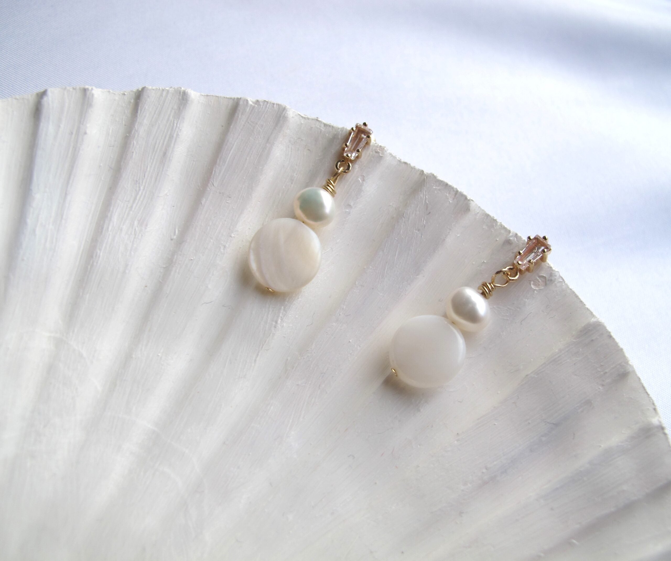 Shell with Pearl Earrings – Cinque Terre