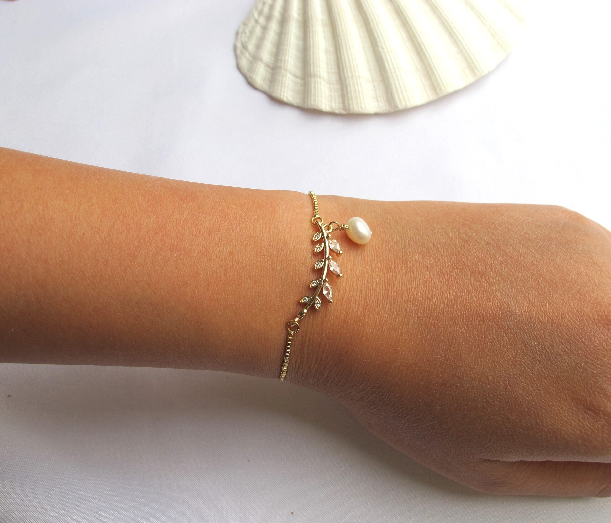 Laurel with pearl bracelet- Casablanca